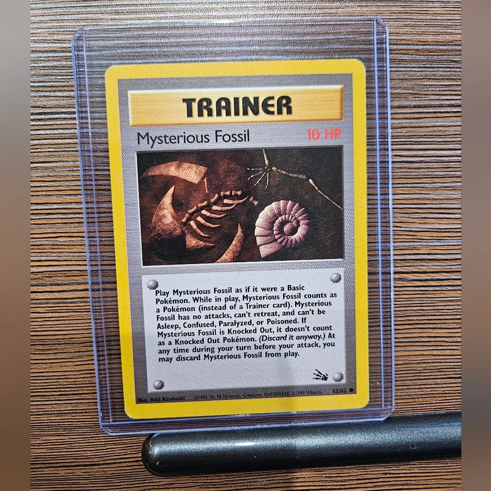 Mysterious Fossil 62/62 Pokemon Trainer Card